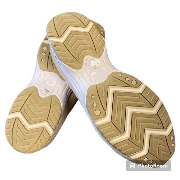 Easy Spirit Traveltime Classiic Clogs, NWOT, 7.5M, Tan/Ecru - Picture 3 of 4